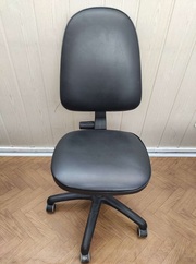 Кресло офисное кожзам б/у